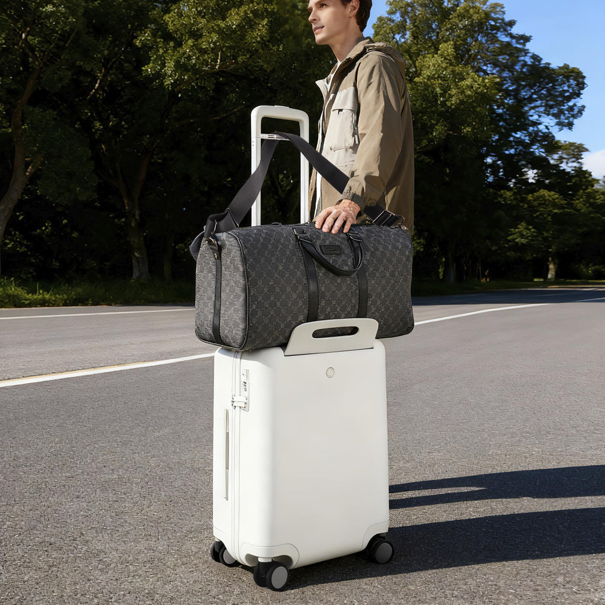 20 Inch Lightweight Hard Shell Carry On Luggage with Spinner Wheels H884